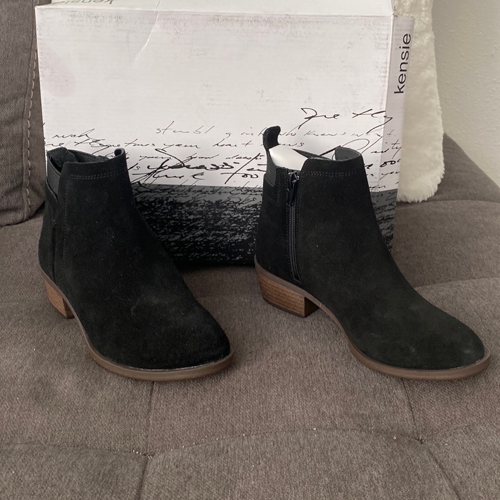NWT Kenzie booties